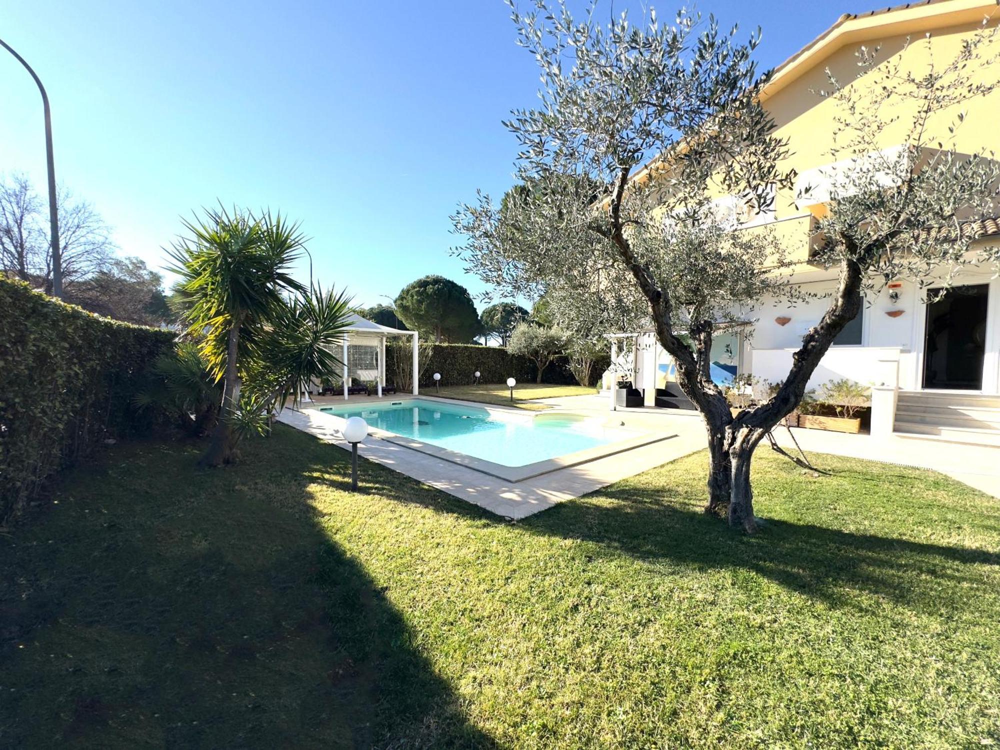 Residence Il Boschetto - Villa Con Piscina โกรเซตโต ภายนอก รูปภาพ