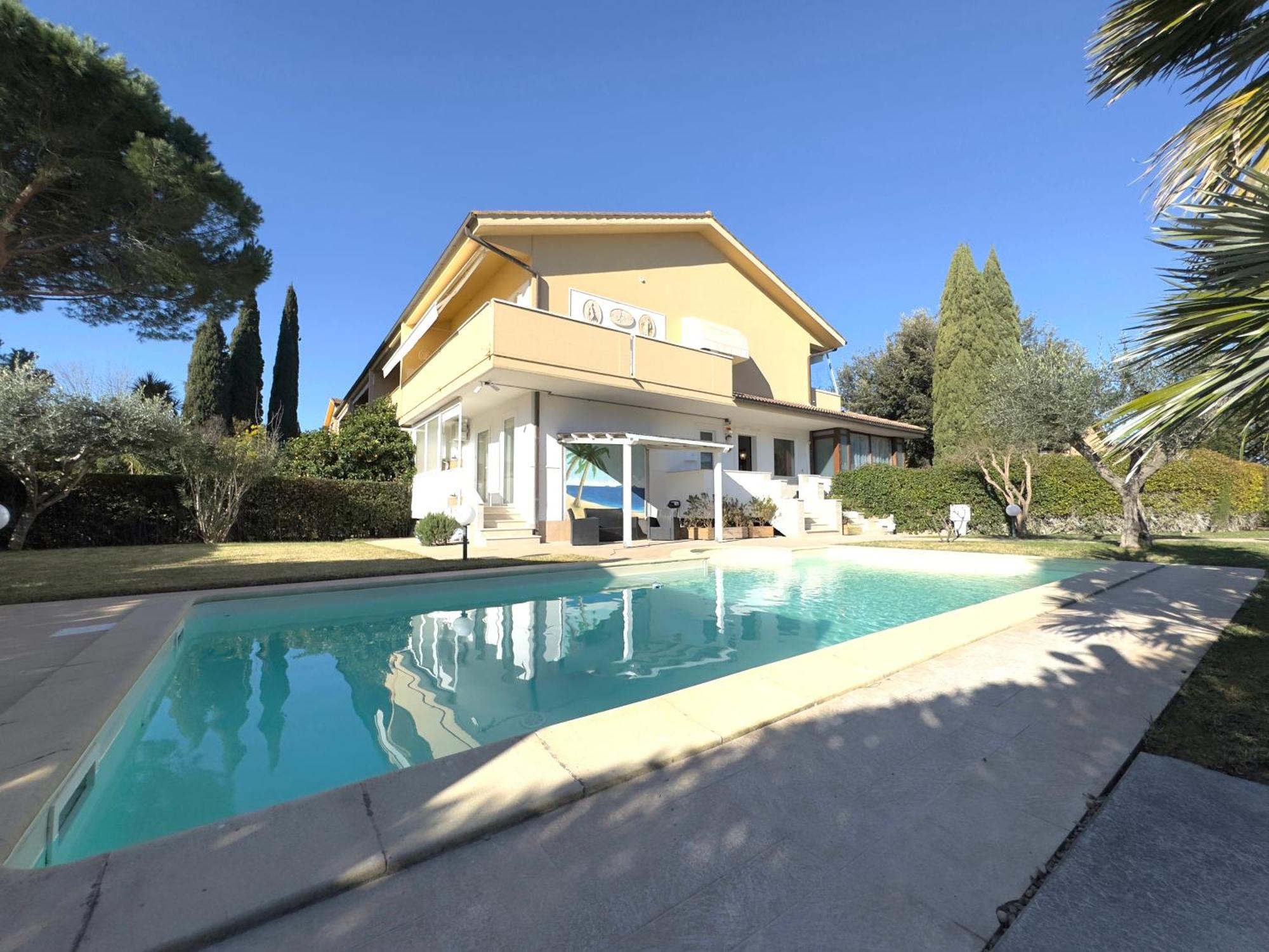Residence Il Boschetto - Villa Con Piscina โกรเซตโต ภายนอก รูปภาพ